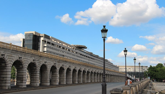 87 % des Français estiment que l’argent public est mal utilisé et 59 % pensent contribuer davantage qu’ils ne reçoivent, selon un sondage