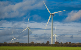 Un rapport de la Cour des comptes révèle que le soutien public aux énergies renouvelables a coûté 26,3 milliards d’euros à la France entre 2016 et 2024