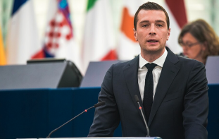 Jordan Bardella reste en tête du classement des personnalités politiques préférées des Français, selon un sondage