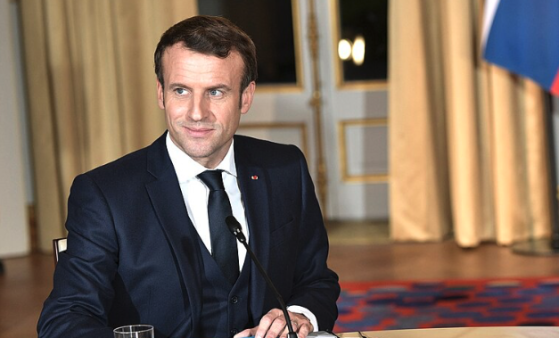 La cote de confiance d'Emmanuel Macron "au plus haut" depuis un an avec seulement 26 % d'avis favorables ; Jordan Bardella reste en tête à 38 %.