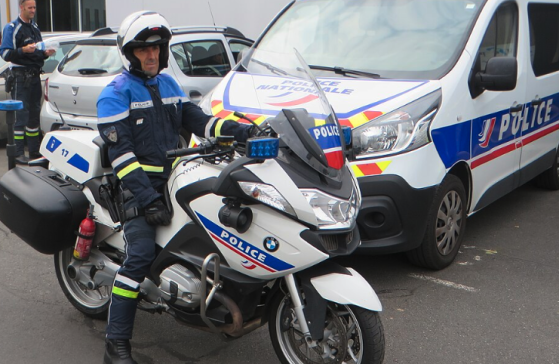 83 % des Français se disent favorables à des peines planchers de prison pour les personnes agressant policiers, selon un sondage